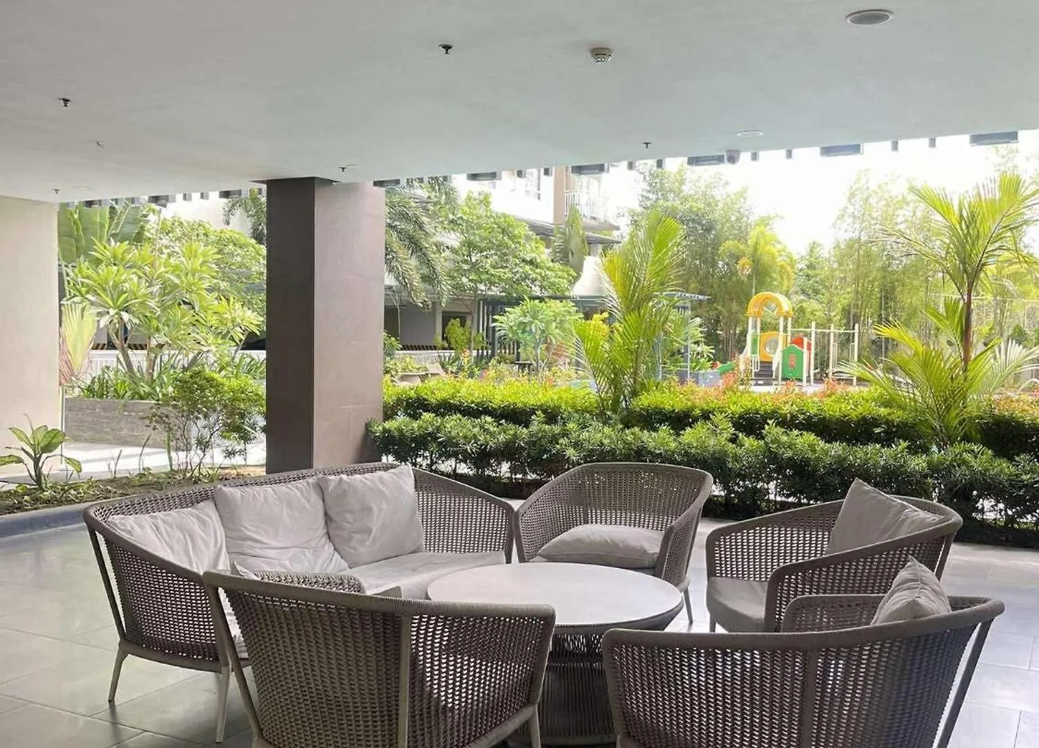 招待所 Adi & Nino Staycation Dvo At Mesatierra Garden 达沃